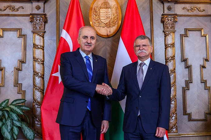 Kurtulmuş, Macaristan'daki mevkidaşıyla görüştü