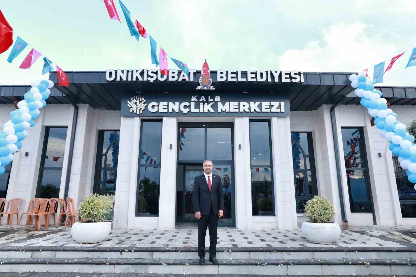 Onikişubat Belediyesi'nin Kale Gençlik Merkezi hizmete açıldı