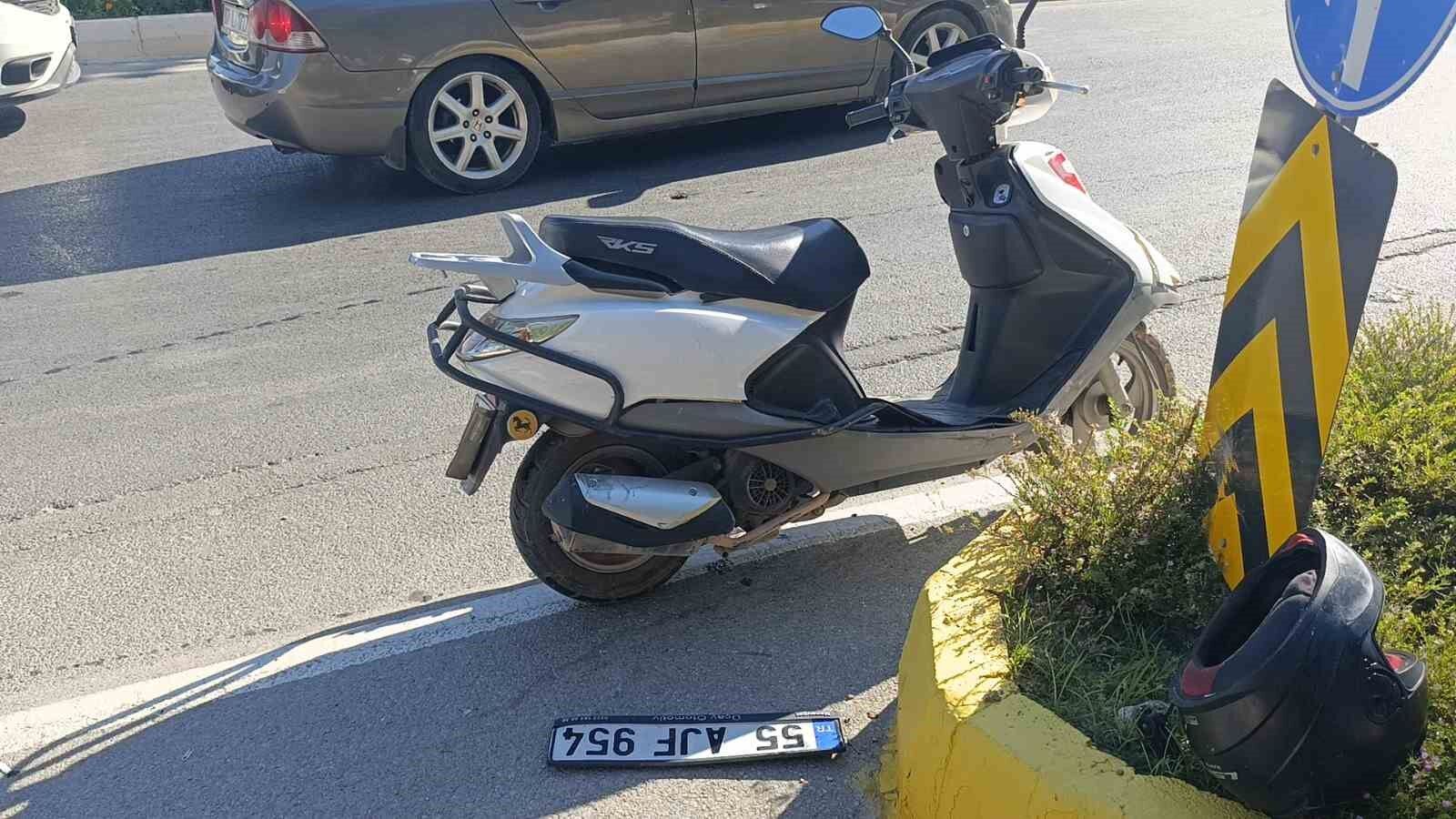 Hafif ticari araç ile motorlu bisiklet çarpıştı: 1 yaralı