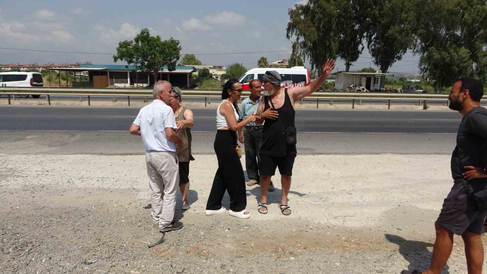 Otomobil ile motosiklet çarpıştı, görgü tanığı ile sürücü kazayı tartıştı