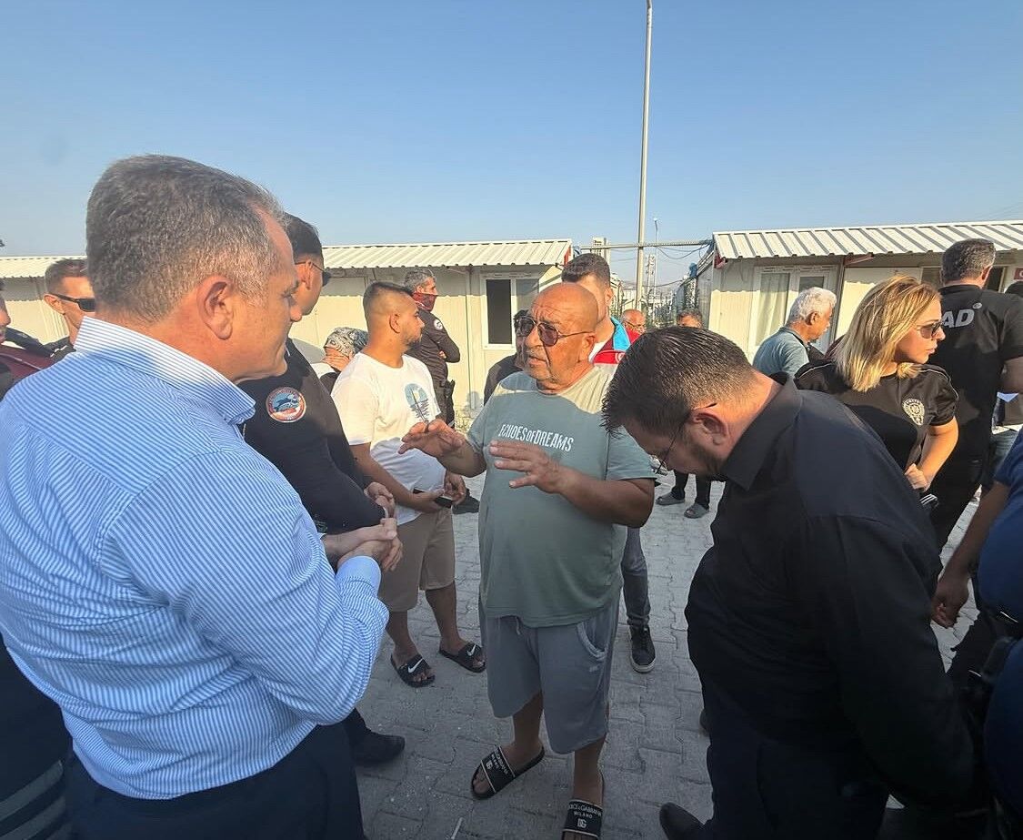 Antakya'da konteynerlerden tahliye süreci vatandaşlara anlatıldı