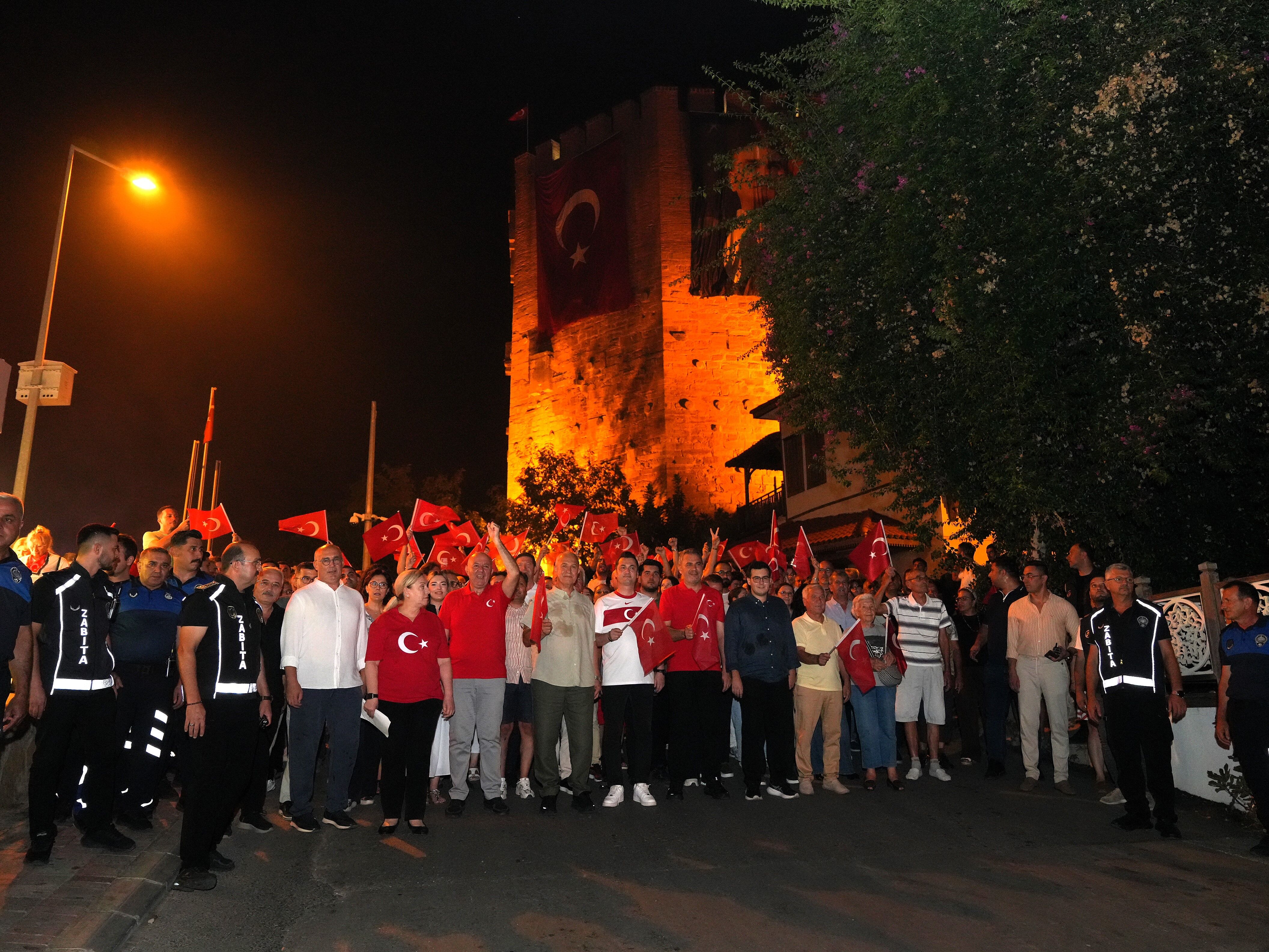 ALANYA'DA 30 AĞUSTOS ZAFER BAYRAMI, FENER ALAYI VE GÜLŞEN KONSERİYLE TAÇLANDI