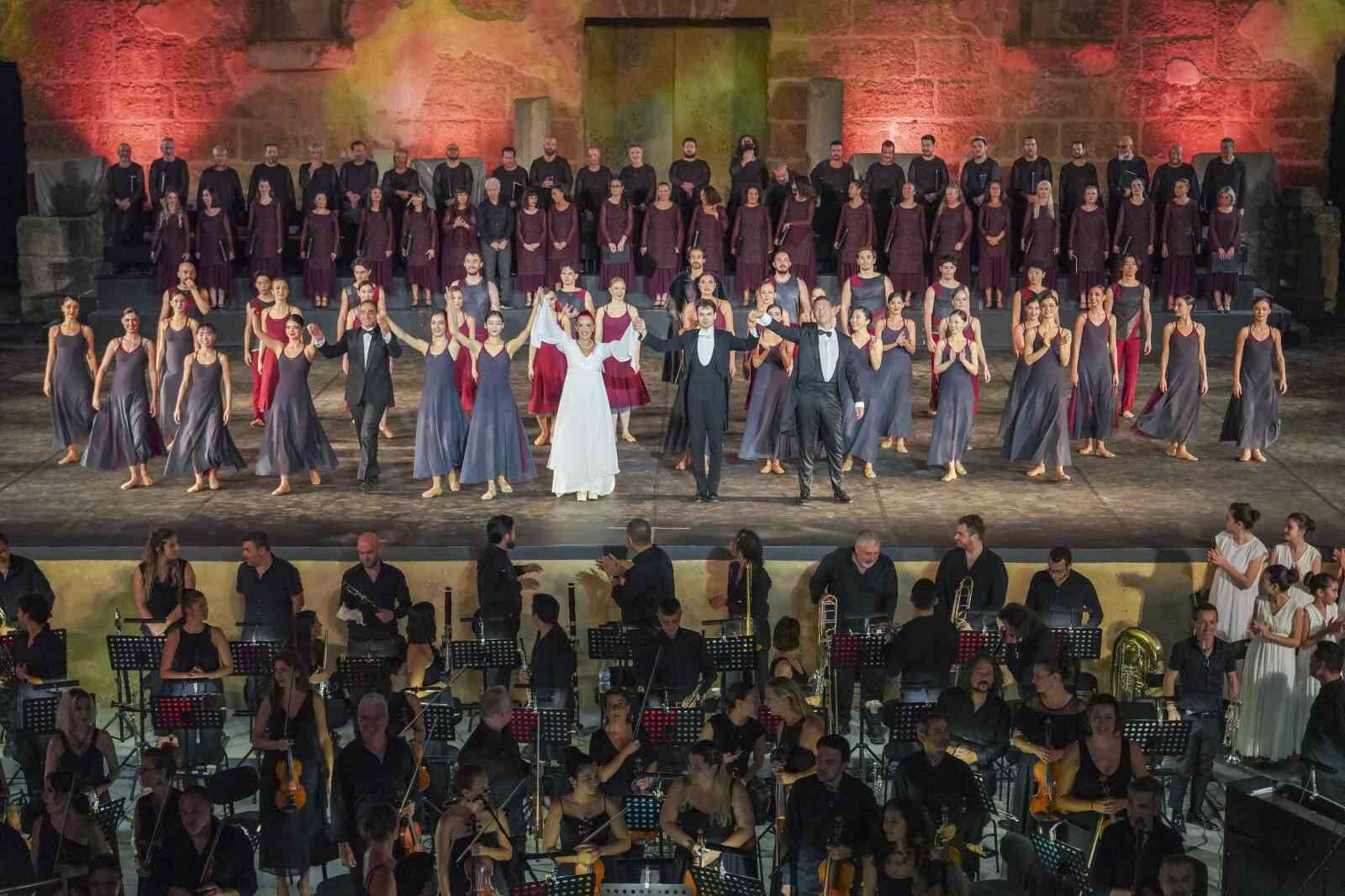 33. Uluslararası Aspendos Opera ve Bale Festivali'nde Carmina Burana seyirciyle buluştu