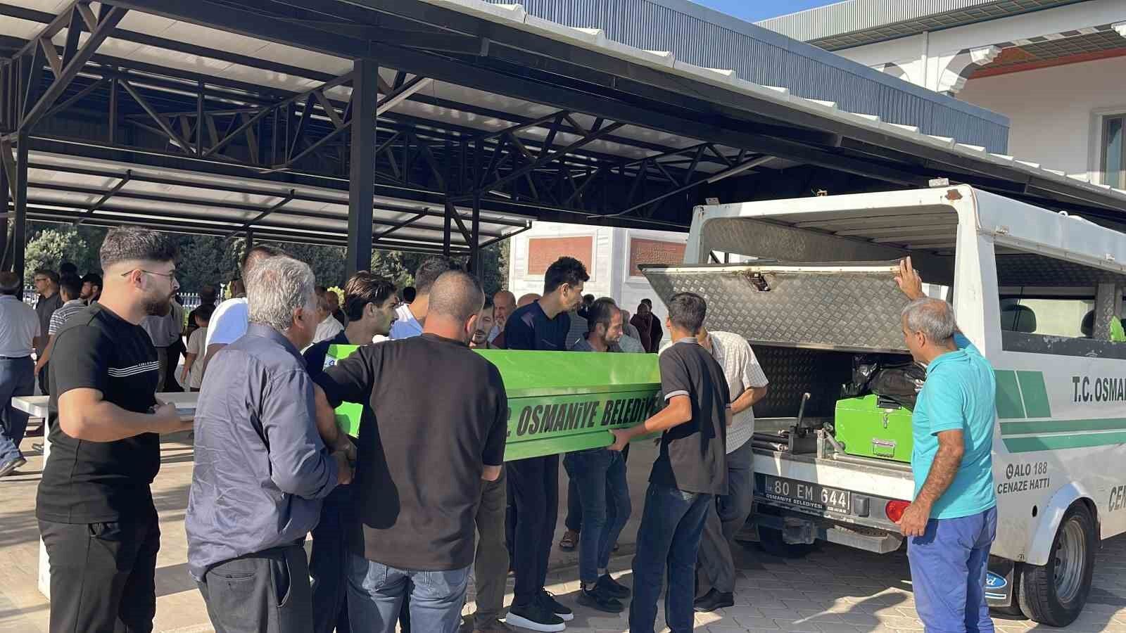Hatay'da eşi tarafından vurulan Emine Çil, Osmaniye'de son yolculuğuna uğurlandı