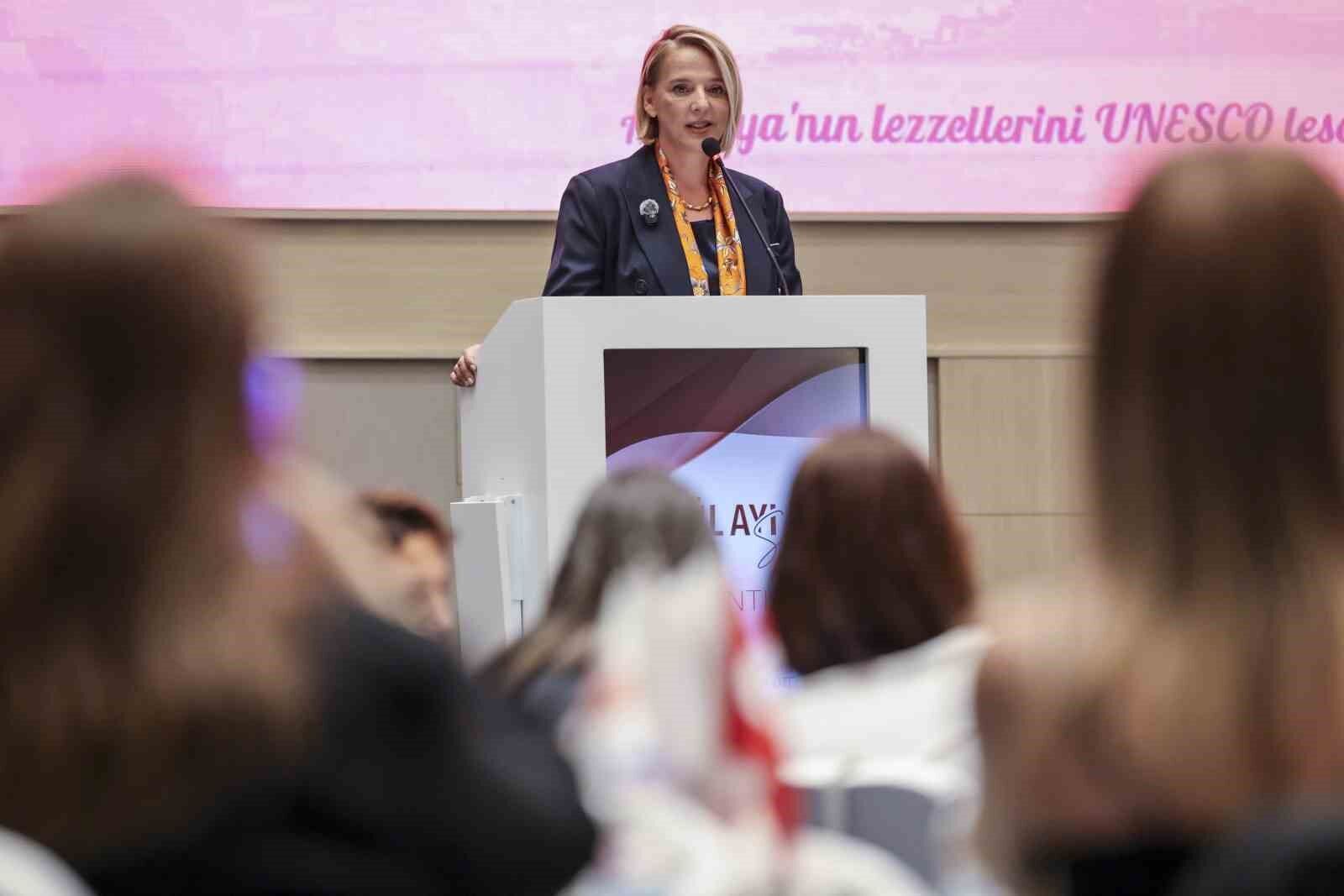 Hatice Öz: 'Kadınları karar mekanizmasının merkezine taşıyacağız'