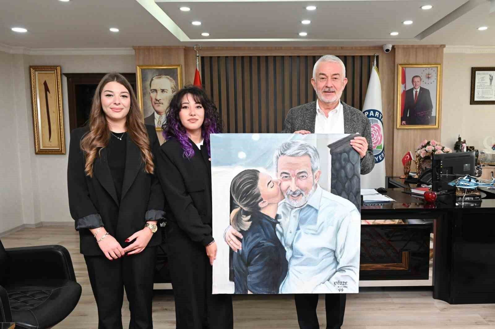 Lise öğrencisi Gözde'den Başkan Başdeğirmen'i duygulandıran tablo