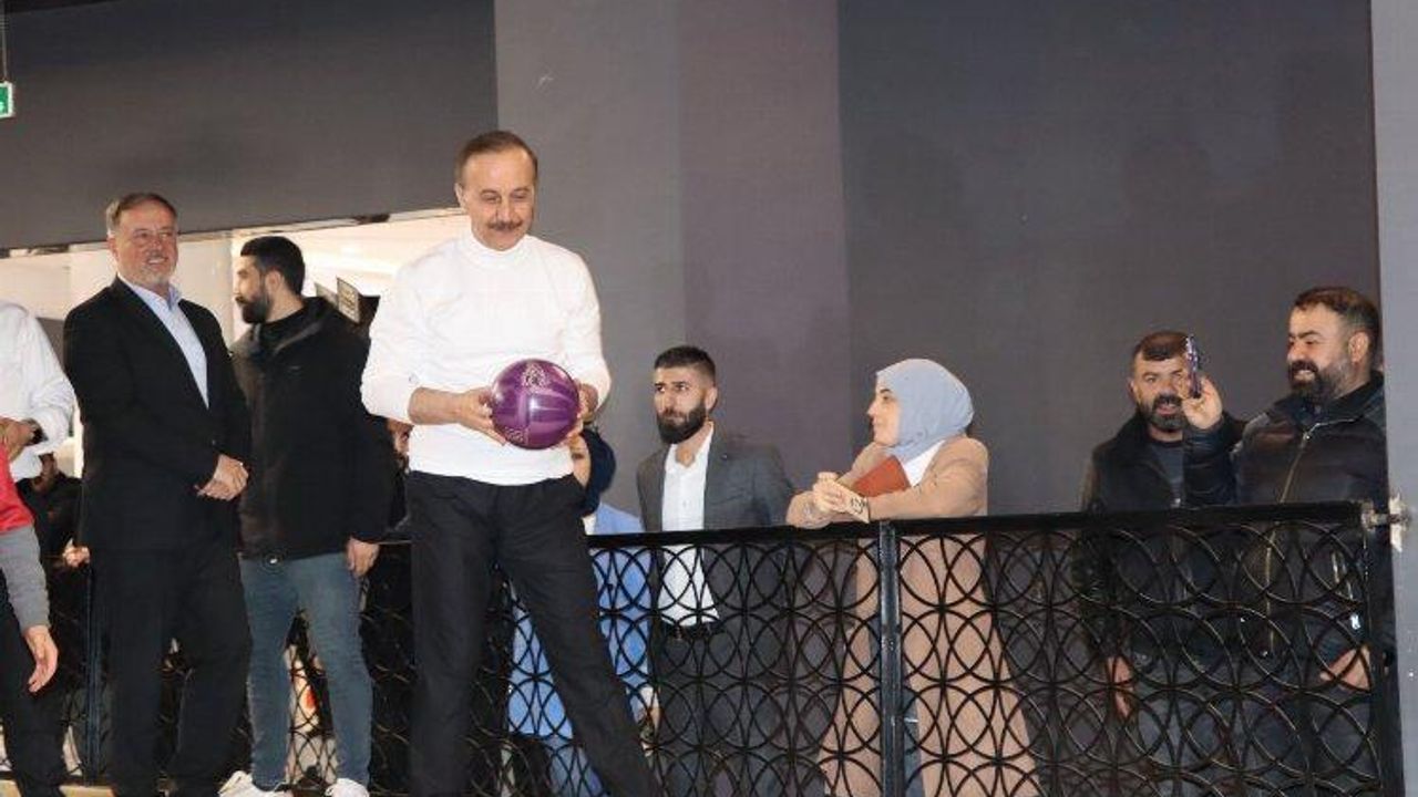 Mardin'de Başkan adayı Erin bowlingde hünerlerini sergiledi