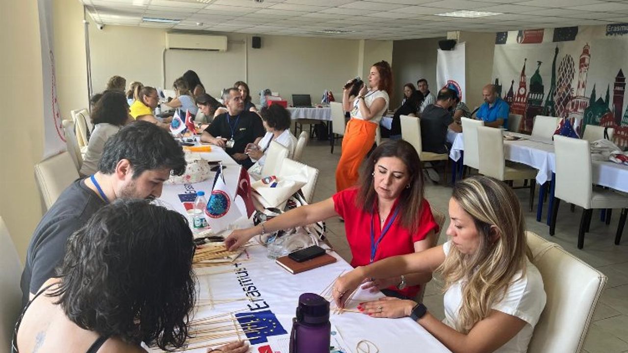 İzmir’de Erasmus+ Akreditasyon çalıştayı