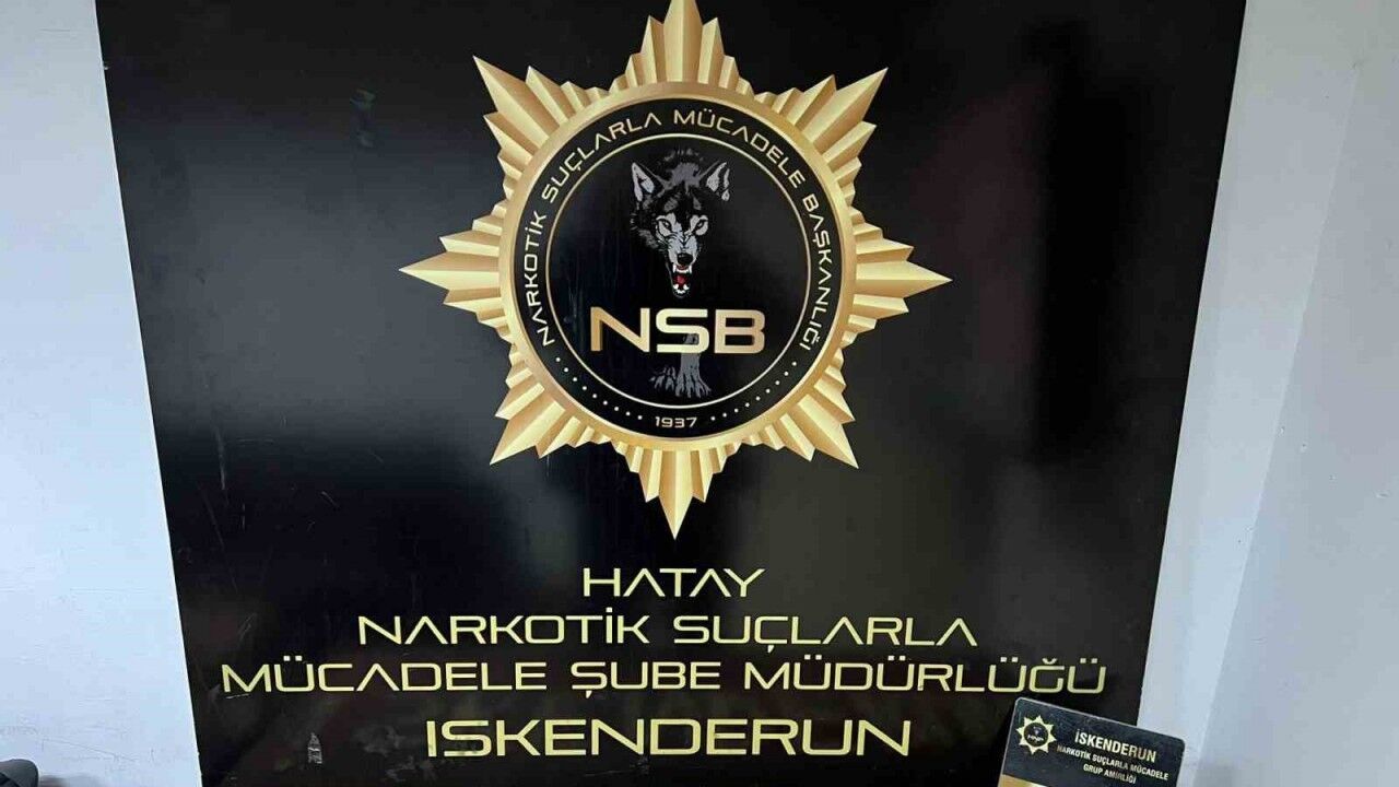 Motosikletle kaçan şahsın attığı çantada 2 bin adet captagon ele geçirildi