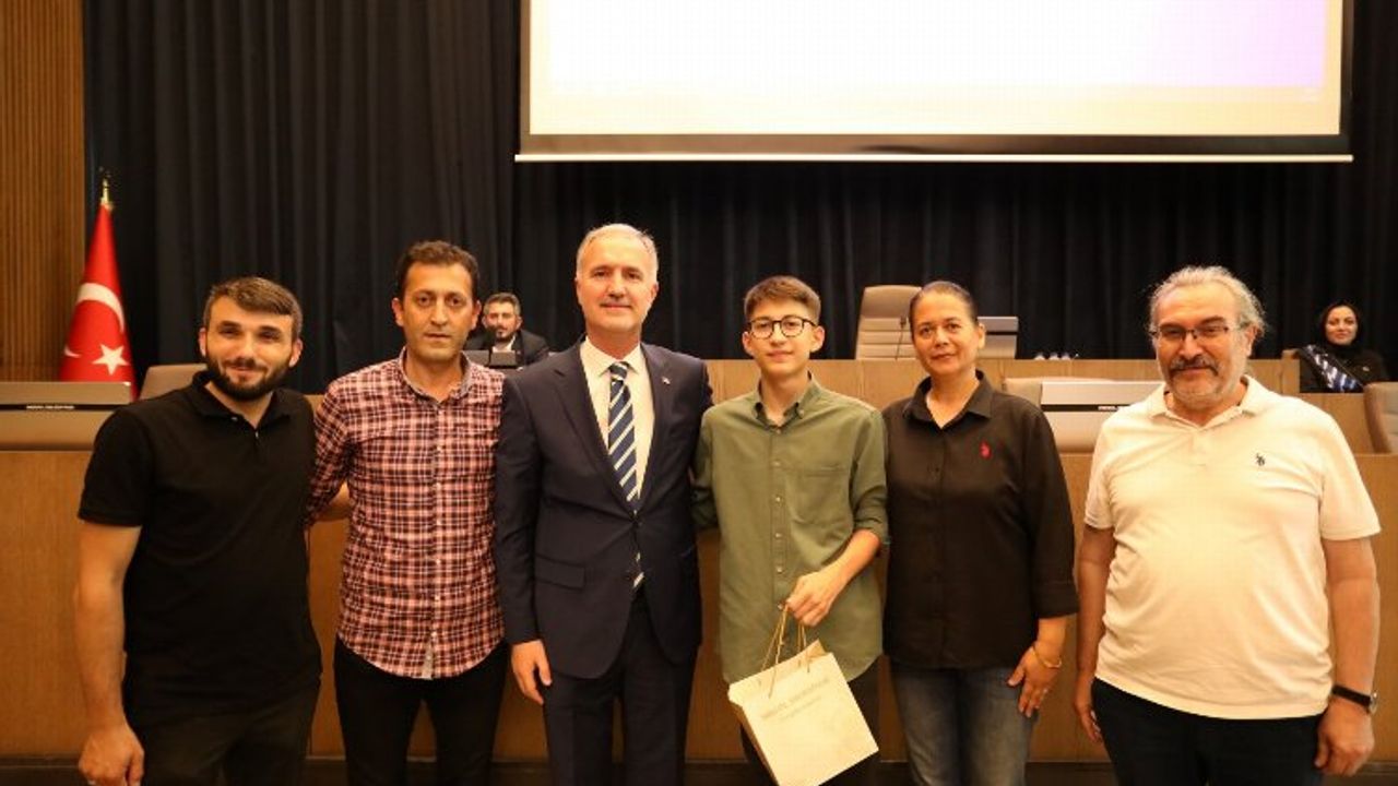 İnegöl’ün başarılı gençleri mecliste