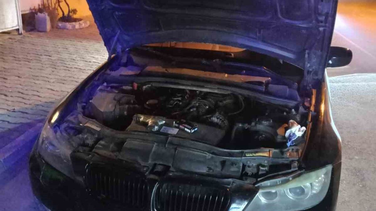 Polisten kaçan şüpheliler aracın kaputuna sakladıkları silah ve uyuşturucuyla yakalandı