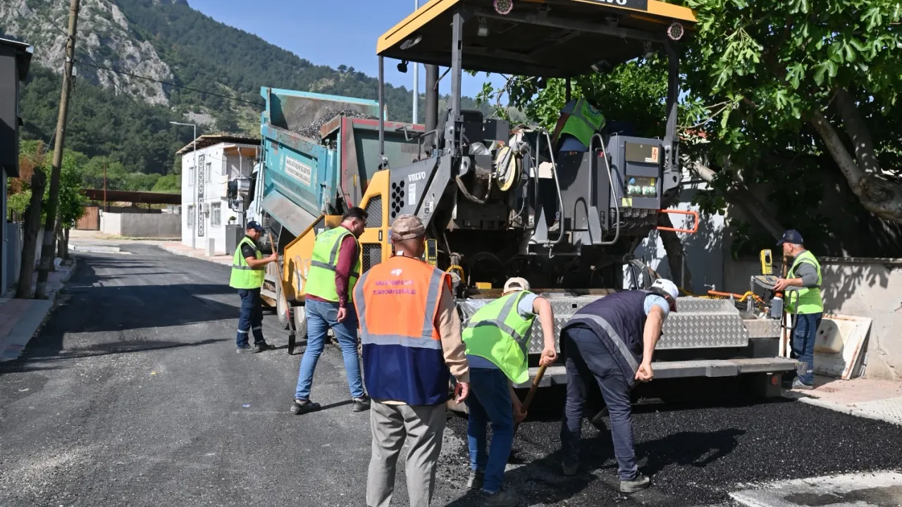 Manisa Büyükşehir'den mahallelerde asfalt atağı