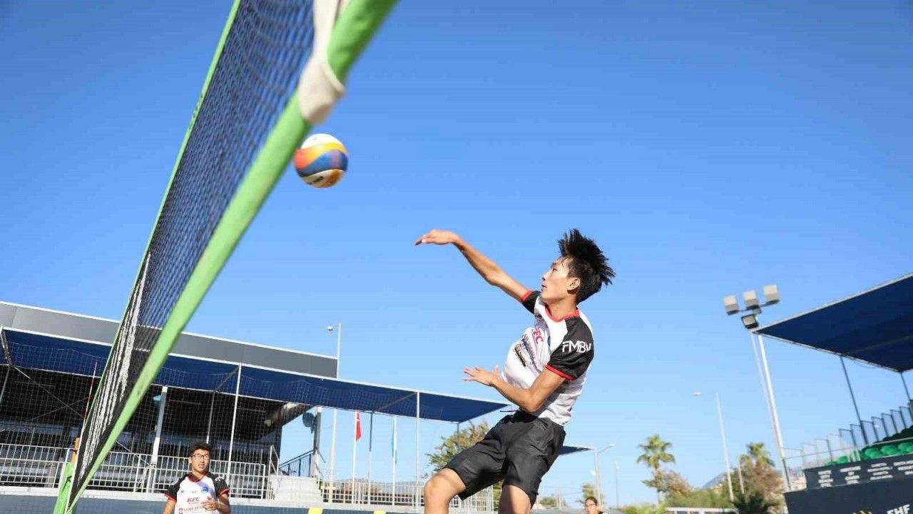Moğolistan U16 plaj voleybolu milli takımı Alanya’da kampa girdi