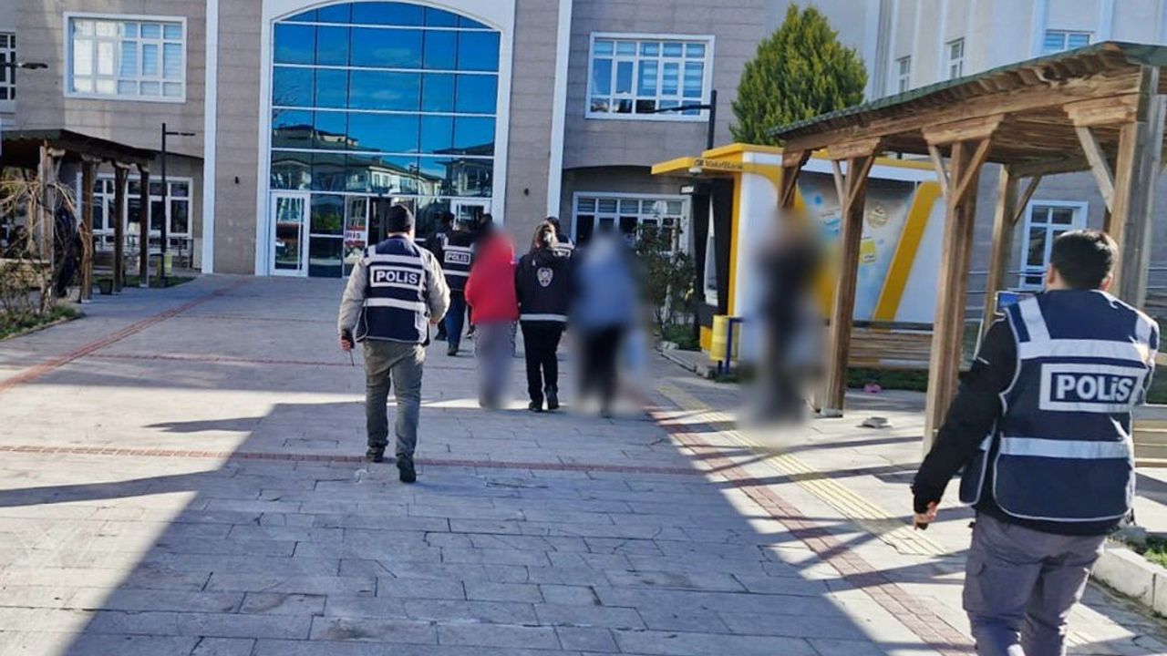 Burdur'da 1 milyon değerinde sahte altın sattılar, polisten kaçamadılar