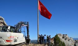 Saimbeyli kurtuluş etkinliklerine bayrak dikerek başladı