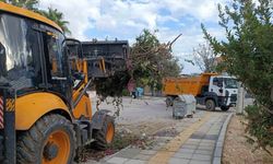 Yenişehir Belediyesi budama ve moloz atıklarını periyodik olarak topluyor