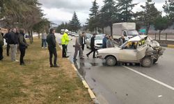 Isparta’da kamyonet otomobile çarptı: 1 ölü