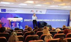 Mersin’de kadınlara şiddetle mücadele yöntemleri anlatıldı