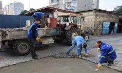 Akdeniz’de yol ve kaldırım yenileme çalışmaları sürüyor