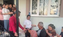Deprem sonrası yeni evine kavuşan Cennet nine evinin açılışını çocuklarıyla yaptı