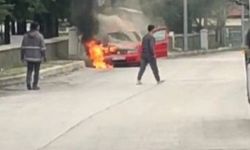 Isparta’da seyir halindeki otomobil aniden alev aldı