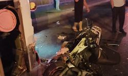 Alanya’da kırmızı ışıkta bekleyen otobüse çarpan motosikletin sürücüsü hayatını kaybetti