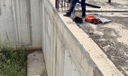 İnşaat temelinde mahsur kalan kediyi itfaiye kurtardı
