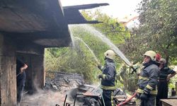 Köy ekmeği yapan kadınlar, ateşi söndürmeden gidince boş bina alev aldı