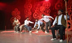 Mersin Şehir Tiyatrosu ‘Misafir’ oyununu Gülnar’da sahneledi