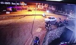 Antalya’da motosikletli gençleri hayattan koparan kaza kamerada