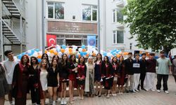 AÜ Sağlık Hizmetleri MYO öğrencileri mezun oldu