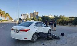 Otomobille çarpışan motosiklet sürücüsü yaralandı
