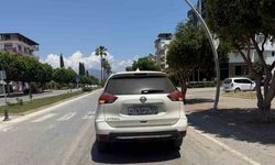 Yayaya yol veren araca çarpmamak için kaza yaptı