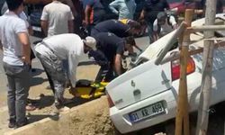 Arsuz’da orta refüje devrilen otomobilin sürücüsü yaralandı