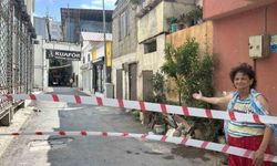 Yoldaki çökmeler evleri tehdit etmeye başladı