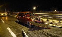 Antalya’da aynı yerde iki ayrı kaza 2 kişinin yaralanmasına, trafiğin de 2 saat kapanmasına neden oldu