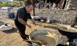 Tarihi Sarıhacılar’da bin kişilik aşure ikramı