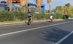 Karayolunda kasksız tek teker şov