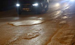 Seyir halindeyken yola beton döken mikser, vatandaşları çileden çıkarttı