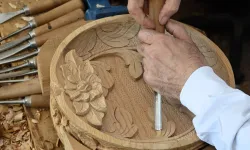 İzmir Karabağlar’da ahşap oymacılığı yeniden hayat buluyor