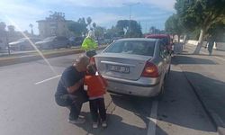 Babasının kazada hasar alan arabasını gören küçük çocuk gözyaşlarına boğuldu