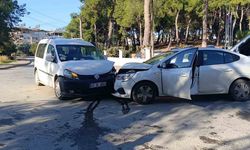 Manavgat’ta otomobiller kafa kafaya çarpıştı: 1 yaralı