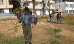 Mersin’de bir kişi yer altı su kaynaklarını bulabiliyor, bulduğunda elektrik çarpmışa dönüyor