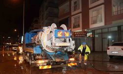 MESKİ, taşkın nedeniyle kapanan yolu anında ulaşıma açtı