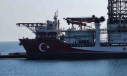 Türkiye’nin 228 metrelik denizdeki yeni gücü: Türkiye’nin rengine boyandı