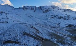 Akdeniz’in incisi Davraz Kayak Merkezi kar hasretiyle sezona başladı