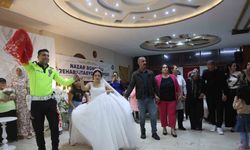 Down sendromlu Ezgi’nin düğün hayali gerçek oldu, mutluluğuna ortak olan polisler yürekleri ısıttı