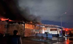 Hatay'da 9 iş yeri yanarak kullanılmaz hale geldi