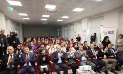 Mersin’de Çocuk Meclisi üyeleri sertifikalarını Başkan Seçer’den aldı