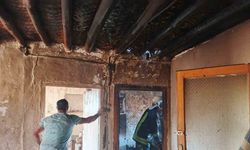 Şarkikaraağaç’ta çıkan yangında iki katlı evin bir bölümü yanarak küle döndü